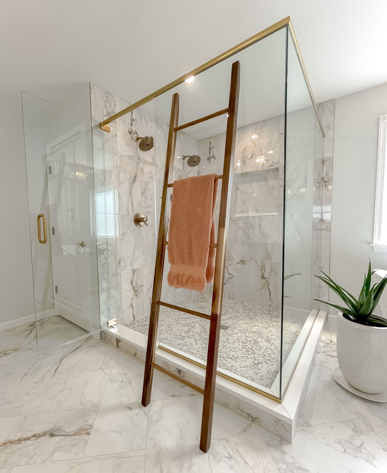Builder-Grade to Luxury Bath by Shady Lane Construction, gallery photo 4