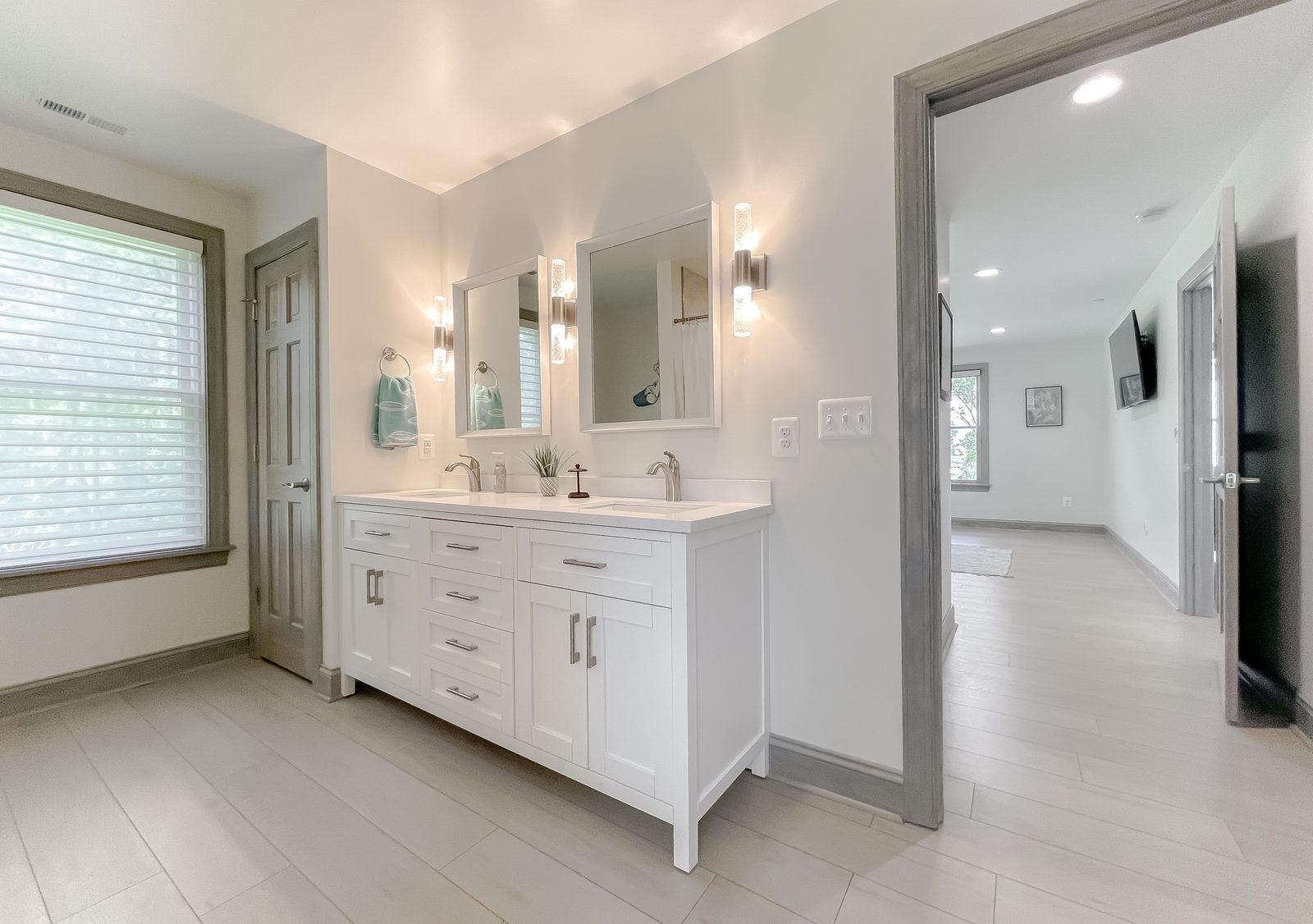 Bathroom in the Shanty Point guest house by Shady Lane Construction